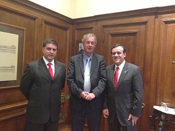 Prof. Luis Sobrevia, Rector Elmer Sterken, and Rector Ignacio Sánchez